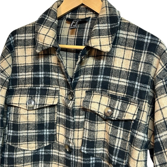 Forever 21 Buffalo Plaid Shacket Women’s Neutral Size Medium - Picture 3 of 7